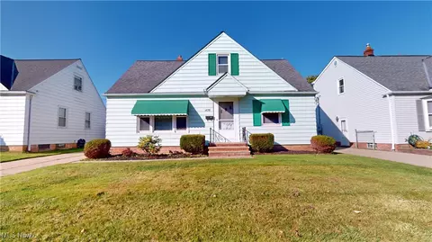 1678 Hawthorne Dr, Mayfield Heights, OH 44124