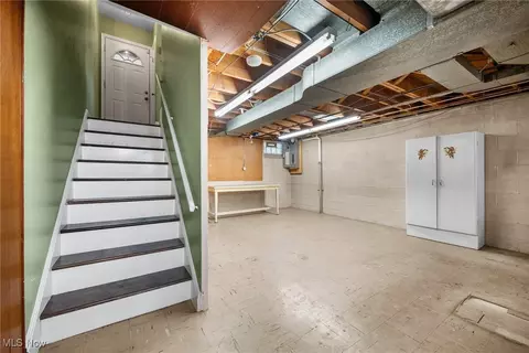 Entry Way - 230 E 218 St, Euclid, OH 44123 photo 1 of 1