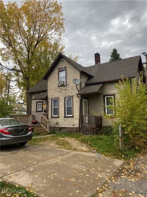 3289 W 44th St, Cleveland, OH 44109