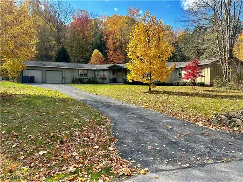 2592 Dodd Rd, Willoughby Hills, OH 44094