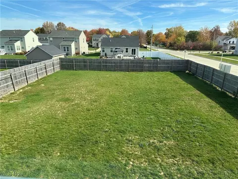 Exterior - 208 Fairfield Dr, Elyria, OH 44035 photo 2 of 6