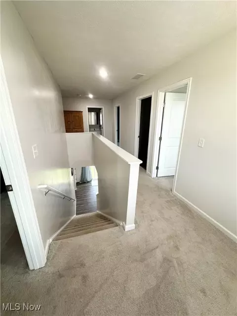 Entry Way - 208 Fairfield Dr, Elyria, OH 44035 photo 2 of 5