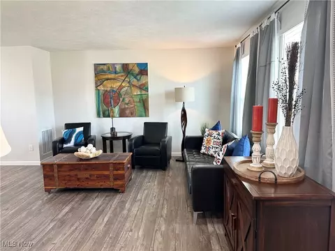 Living - 208 Fairfield Dr, Elyria, OH 44035 photo 1 of 2