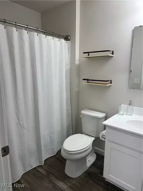 Bath - 208 Fairfield Dr, Elyria, OH 44035 photo 3 of 5
