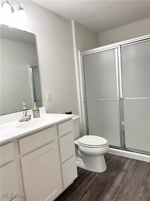 Bath - 208 Fairfield Dr, Elyria, OH 44035 photo 2 of 5