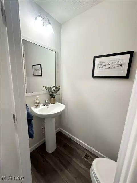 Bath - 208 Fairfield Dr, Elyria, OH 44035 photo 5 of 5