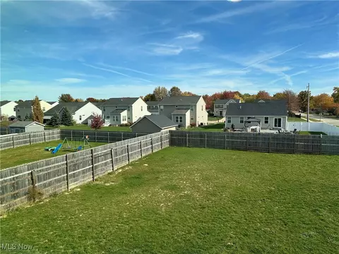 Exterior - 208 Fairfield Dr, Elyria, OH 44035 photo 4 of 6