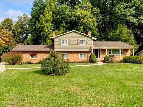 4725 Canterbury Ln, Broadview Heights, OH 44147
