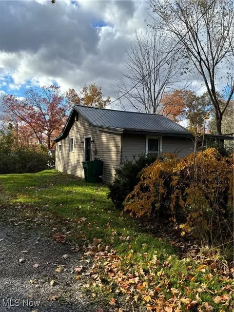 14606 Castlewood Dr, Newbury, OH 44065