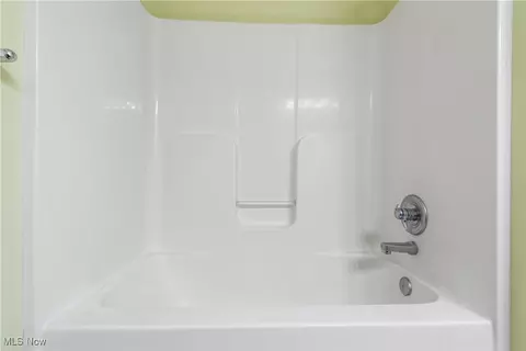 Bath - 7030 Knight Ave NW, Canton, OH 44708 photo 3 of 3
