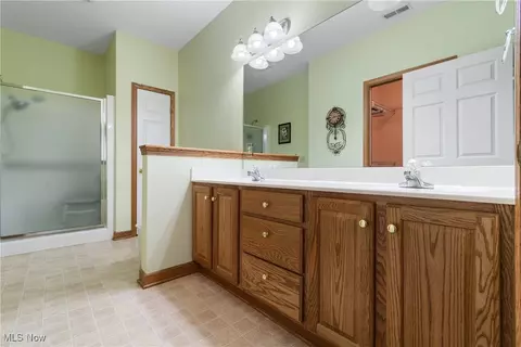 Bath - 7030 Knight Ave NW, Canton, OH 44708 photo 1 of 3