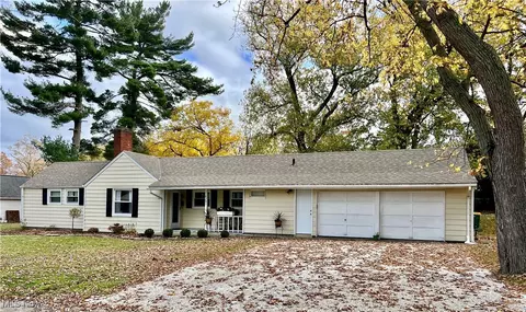 6201 Iroquois Trl, Mentor, OH 44060