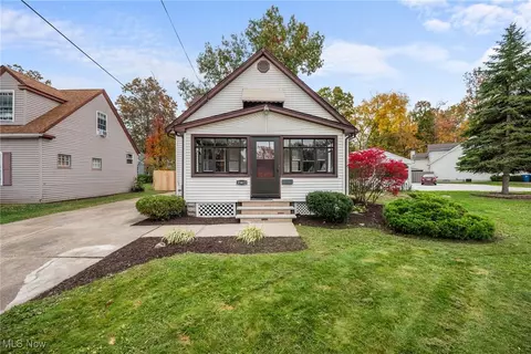 33812 Willowick Dr, Eastlake, OH 44095