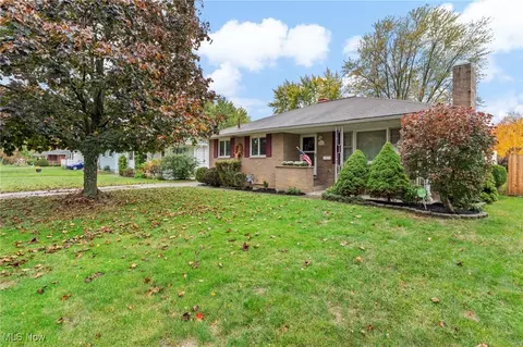 3042 Estelle Ave, Lorain, OH 44052