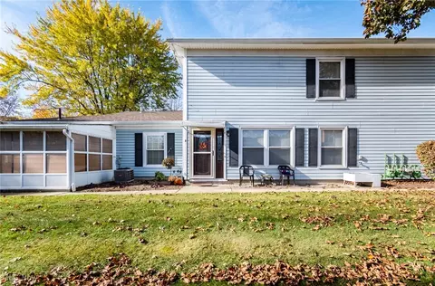 1356 Pembrooke Dr #B, Salem, OH 44460