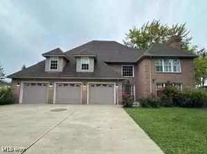 413 Geneva Pt, Roaming Shores, OH 44084