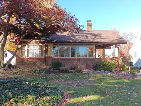 1348 Kensington St NW, Warren, OH 44485