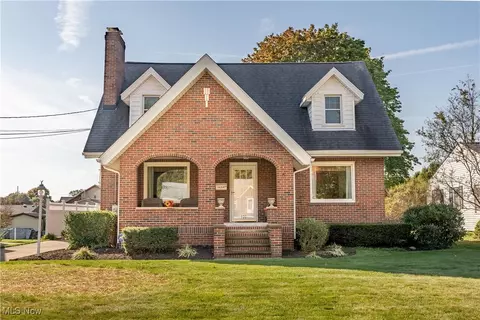 408 Woodrow St NW, North Canton, OH 44720