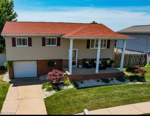 118 Arena Dr, Weirton, WV 26062