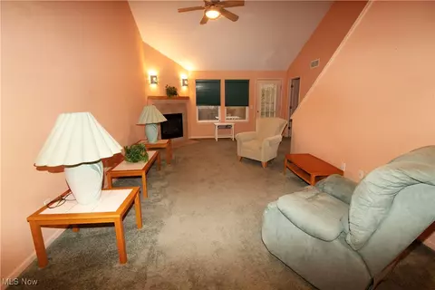 106 Beery Dr, Willowick, OH 44095 photo 4