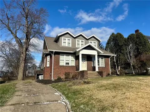 912 Robbins Ave, Niles, OH 44446