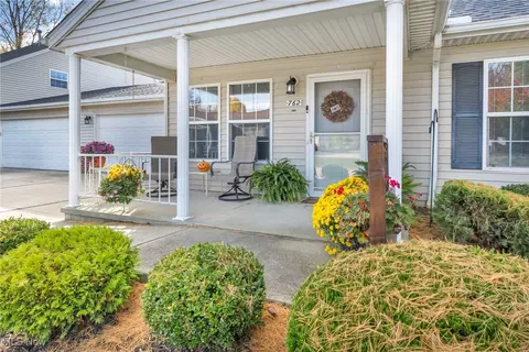 762 N Creek Dr, Painesville, OH 44077