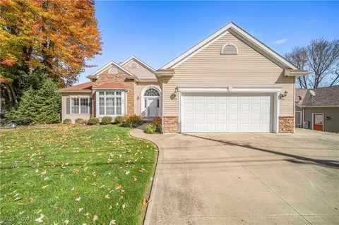 1475 Belvista Ct, Roaming Shores, OH 44085