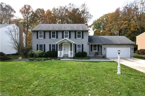 1487 Woodhill Cir NE, Warren, OH 44484