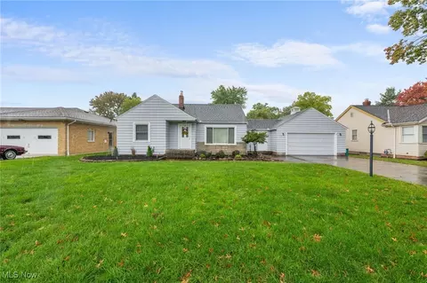 14095 Shawnee Trl, Middleburg Heights, OH 44130