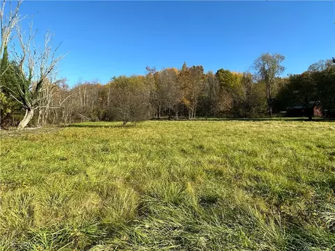 1315 Ridgewood Rd, Sharon, OH 44281