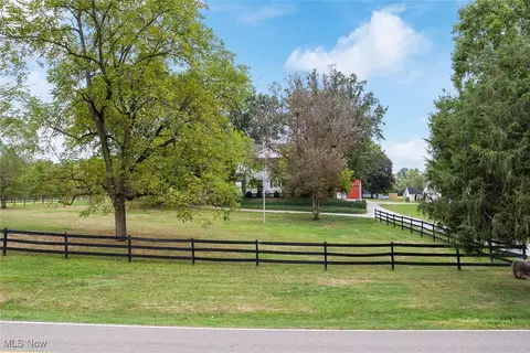 2066 Lovers Lane St NE, Canton, OH 44721
