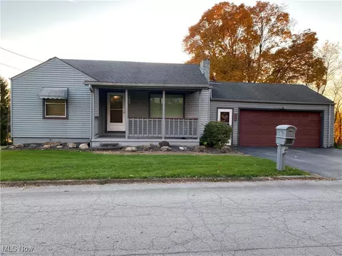 570 Nellie St, Masury, OH 44438