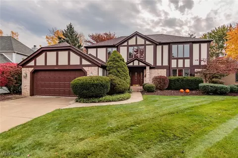 17801 Saratoga Trl, Strongsville, OH 44136