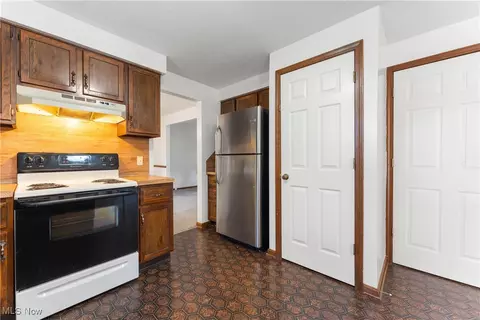 Kitchen - 2161 Windham St NE, Canton, OH 44721 photo 4 of 4