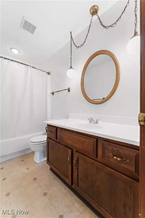 Bath - 2161 Windham St NE, Canton, OH 44721 photo 5 of 5