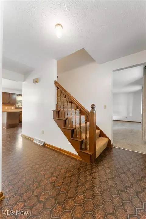 Entry Way - 2161 Windham St NE, Canton, OH 44721 photo 2 of 2
