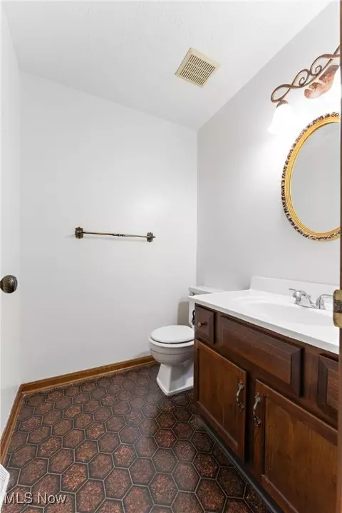 Bath - 2161 Windham St NE, Canton, OH 44721 photo 1 of 5