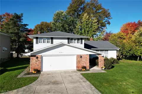 966 Brainard Rd, Highland Heights, OH 44143