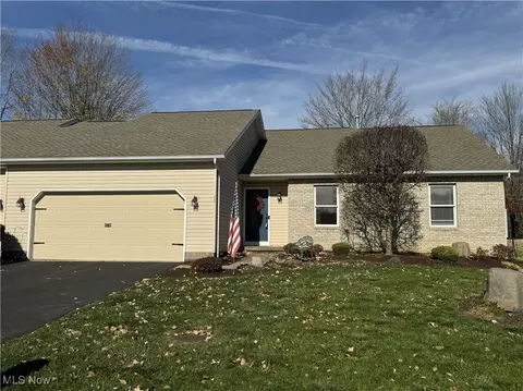 211 Golf Dr, Cortland, OH 44410
