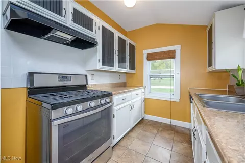 Kitchen - 208 E Comet Rd, Clinton, OH 44216 photo 2 of 3
