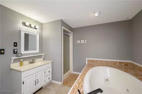 Bath - 208 E Comet Rd, Clinton, OH 44216 photo 2 of 3
