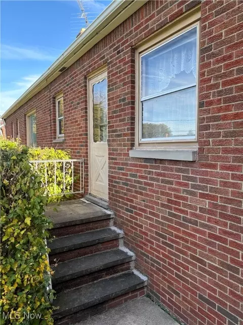 Entry Way - 1788 E 228th St, Euclid, OH 44117 photo 1 of 3