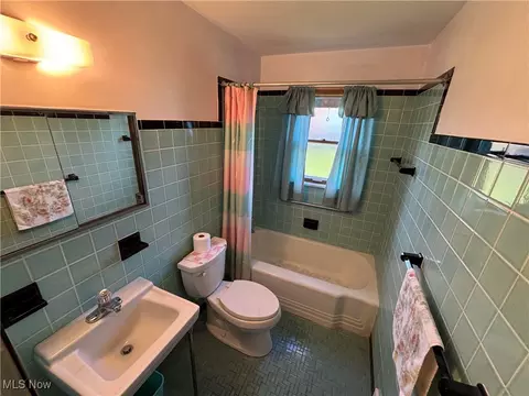 Bath - 1788 E 228th St, Euclid, OH 44117 photo 1 of 2