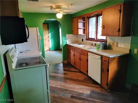 Kitchen - 429 Wildwood Dr, Boardman, OH 44512 photo 1 of 1