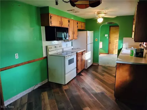 Entry Way - 429 Wildwood Dr, Boardman, OH 44512 photo 1 of 5