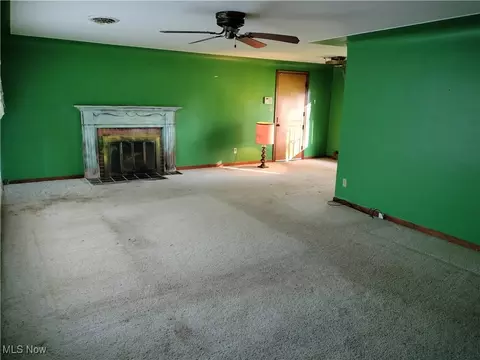 Living - 429 Wildwood Dr, Boardman, OH 44512 photo 1 of 3