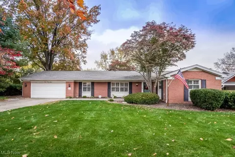 1111 Ellenhurst St NE, Canton, OH 44714