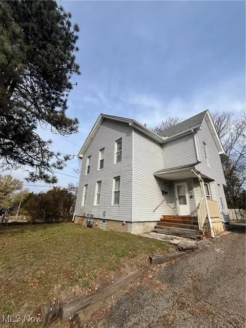 417 Longmere Dr, Kent, OH 44240