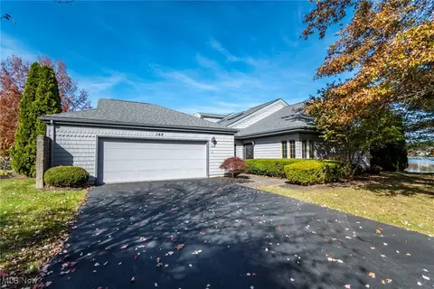 148 S Bayshore Dr, Columbiana, OH 44408