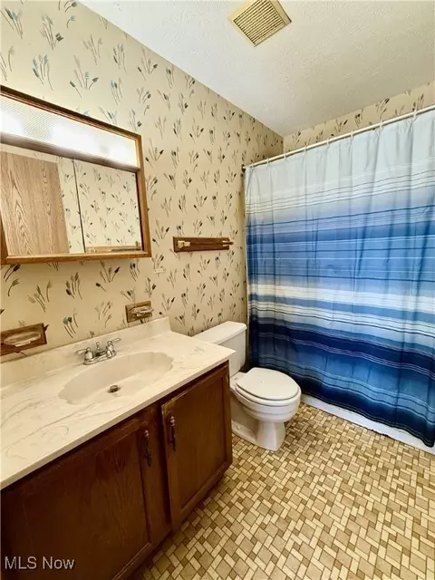 Bath - 870 Pearson Cir #4, Boardman, OH 44512 photo 2 of 2